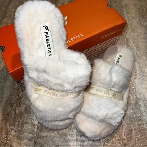 FABLETICS SNUG LOUNGE SLIPPER Oats brand new in box fuzzy soft